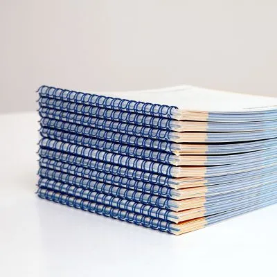 Varios cuadernos apilados